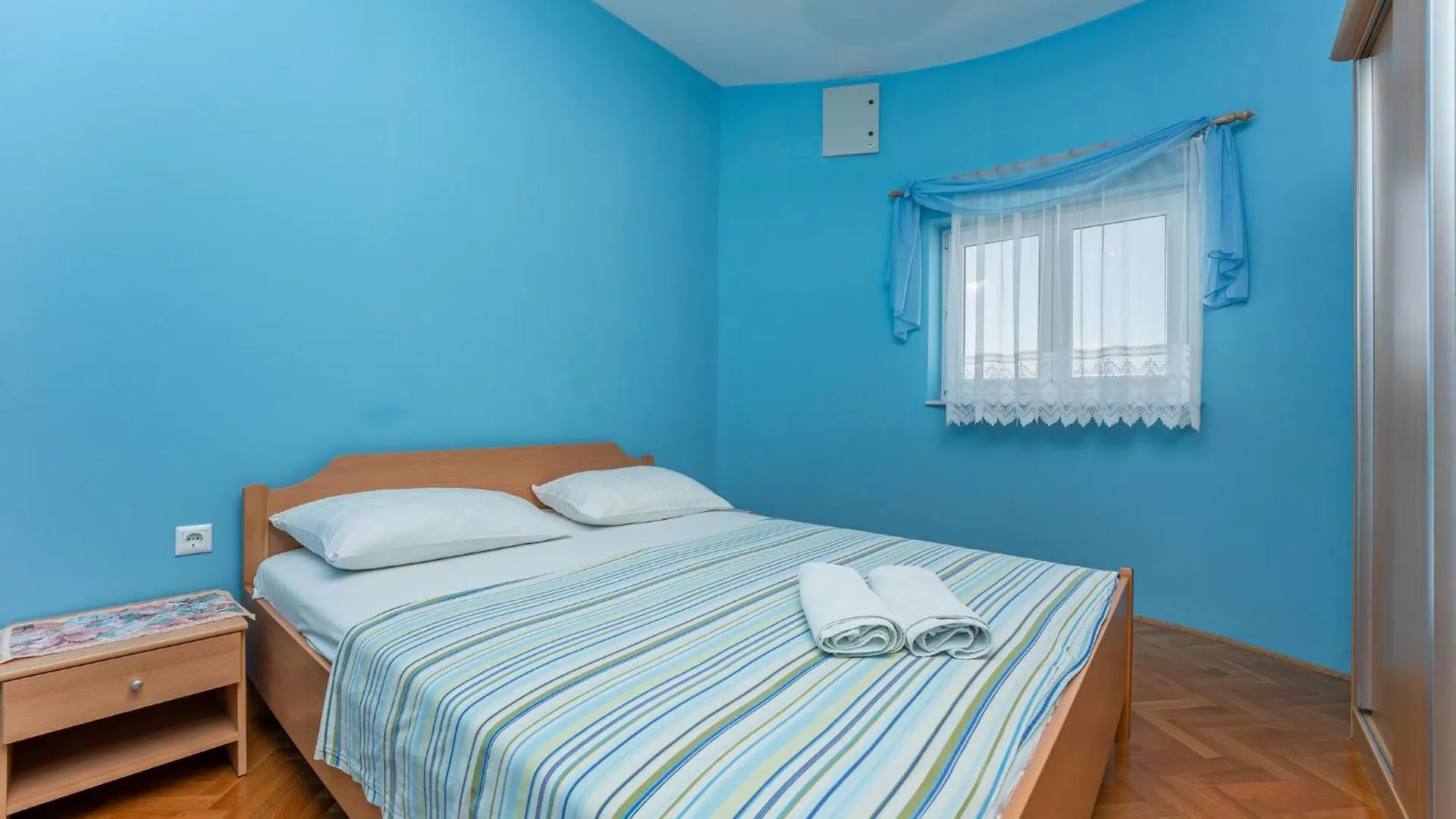 Nice Apartment In Sveti Filip I Jakov With Wifi